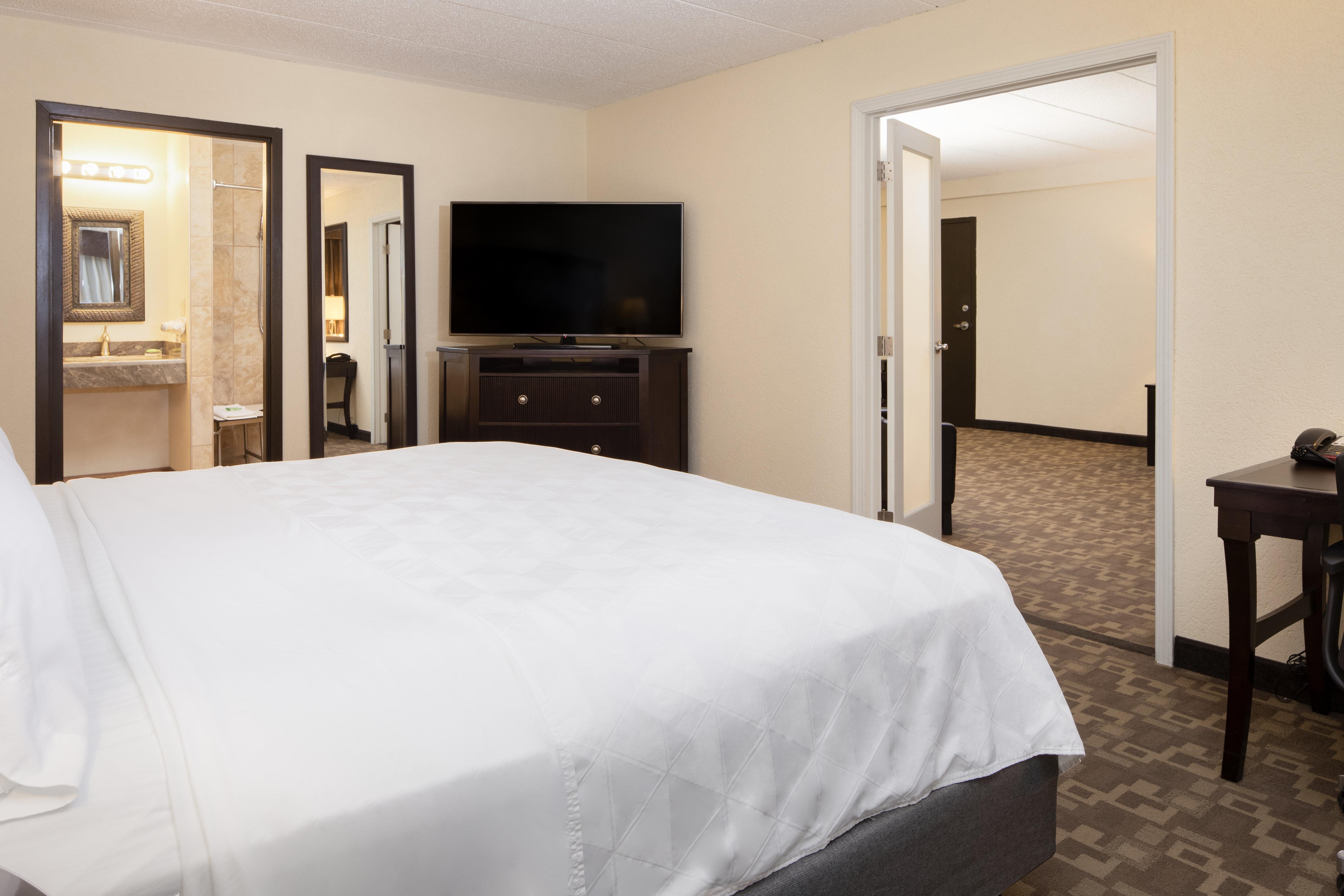 Holiday Inn And Suites Charleston West, An Ihg Hotel Экстерьер фото