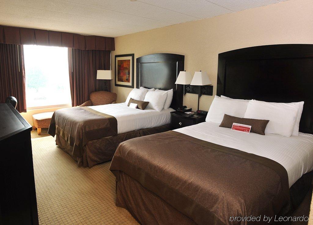 Holiday Inn And Suites Charleston West, An Ihg Hotel Номер фото