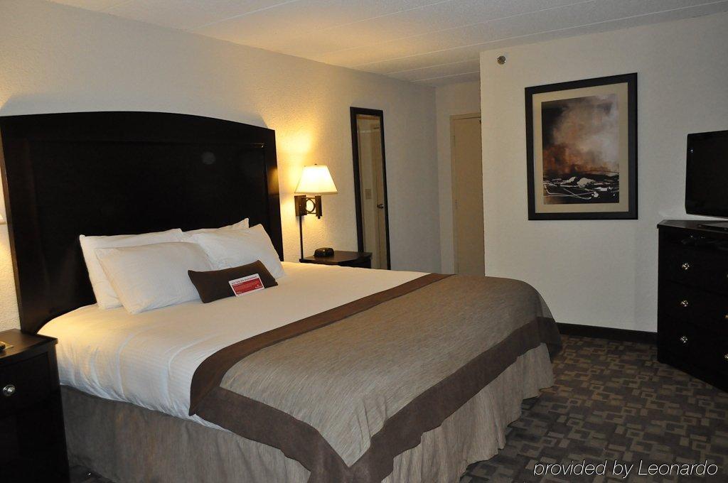 Holiday Inn And Suites Charleston West, An Ihg Hotel Номер фото